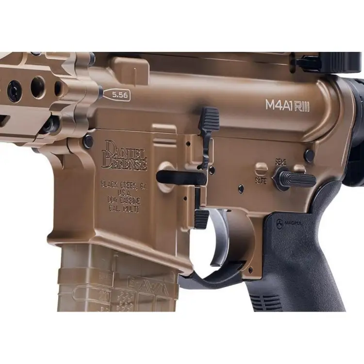 Karabinek Daniel Defense DD4 M4A1 RISIII 14,5" FDE Sandstorm kal. 5,56x45